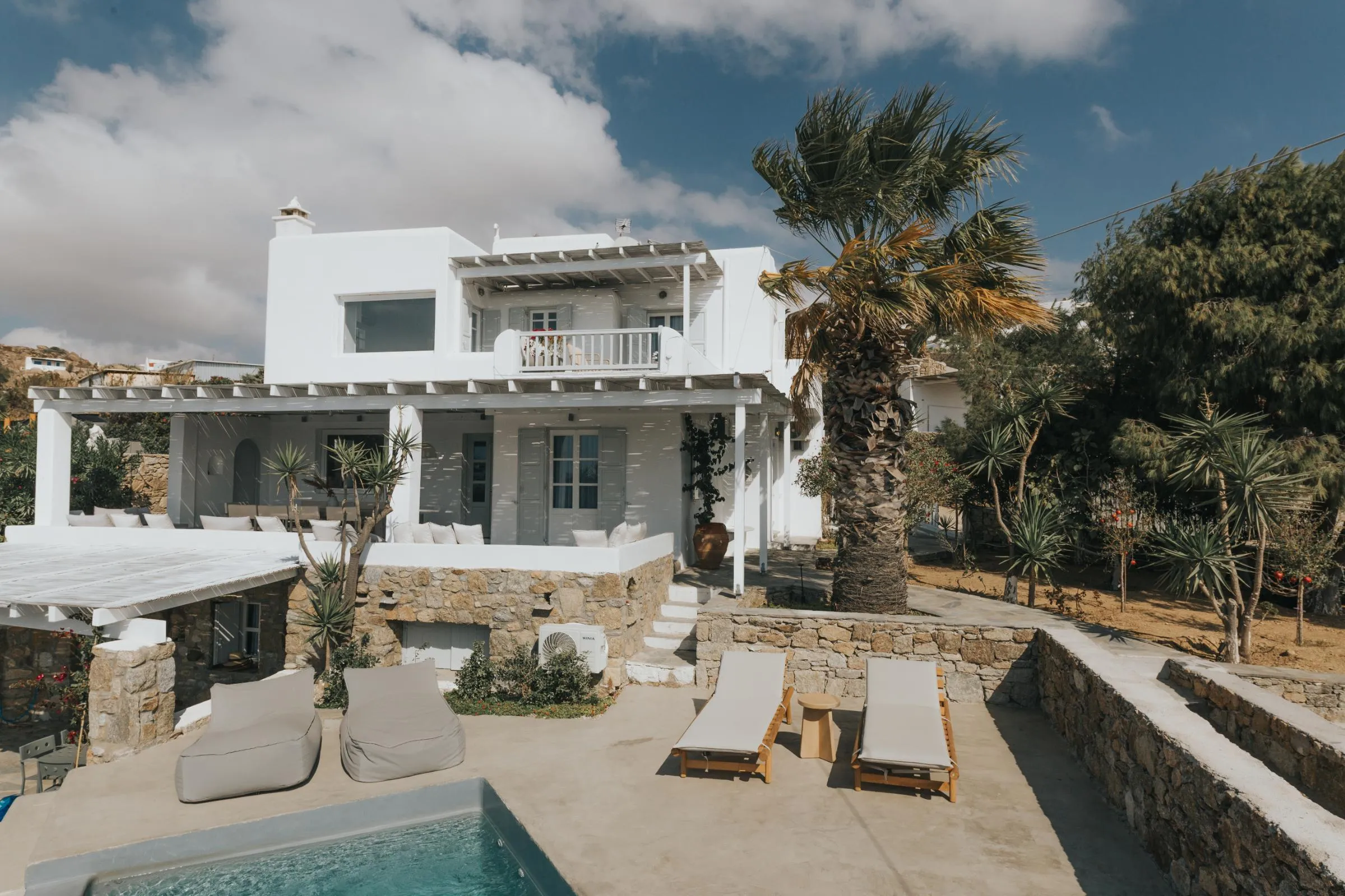 The villa is located in Platis Gialos!